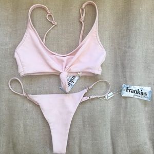 Frankies Bikinis Set